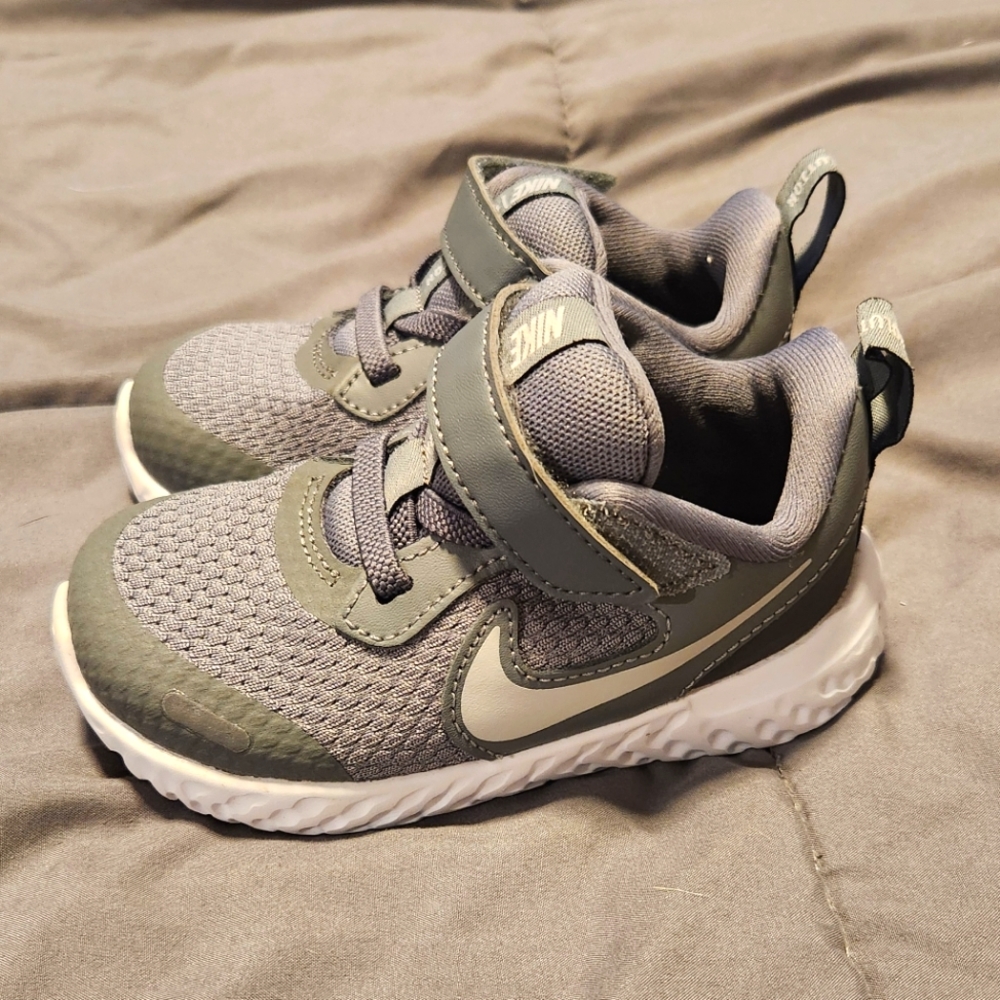 Toddler nikes size 7